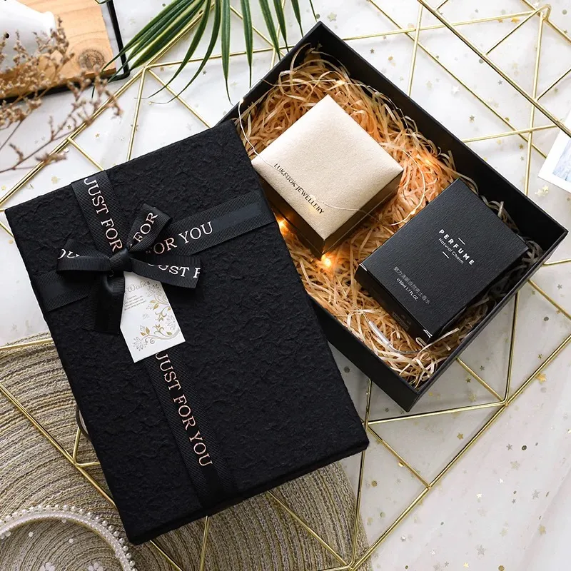 Seri kothak hadiah parfum anyar diluncurake, interpretasi gabungan kemewahan lan romansa sing sampurna