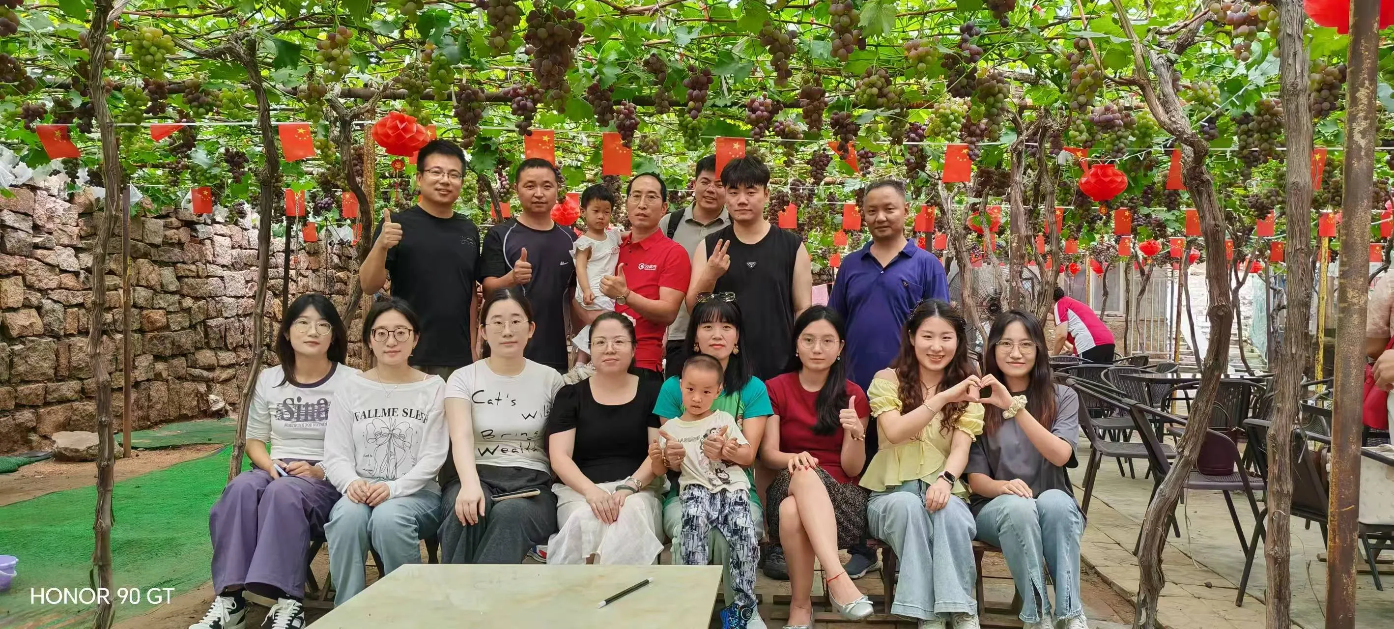 Dina sing nyenengake lan ngendhokke kanggo staf perusahaan ZemeiJia