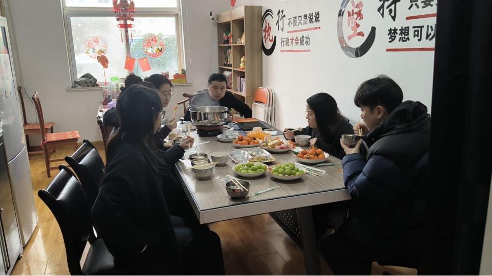 Manis & Manunggal: Tim Pengemasan ZMJ Ngerayakake Festival Lentera Bareng