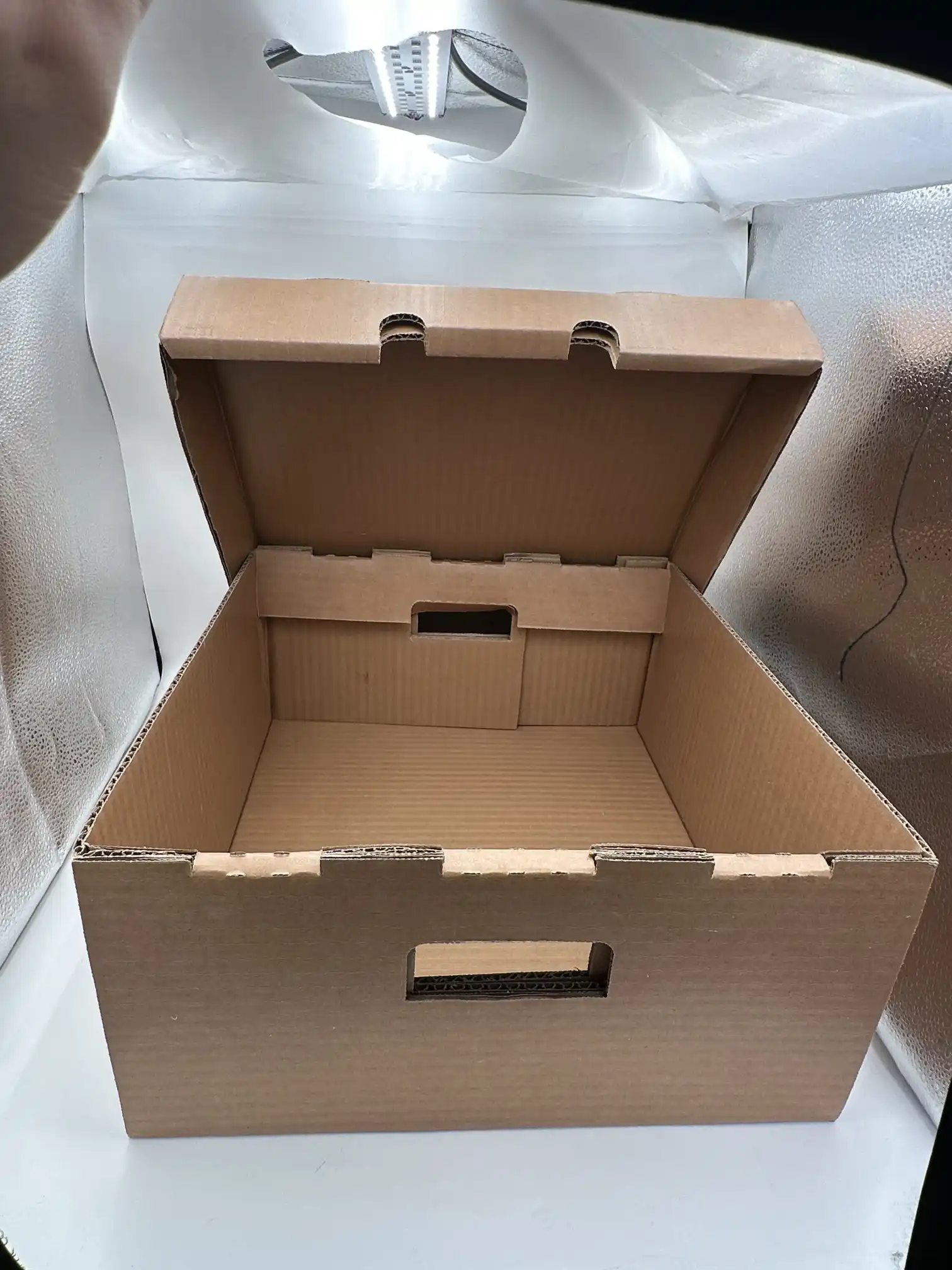 Kothak corrugated gedhe gedhe